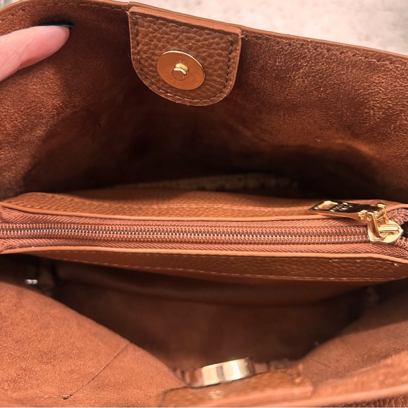 Steve Madden Brown Leather Handbag with gold accents - Picture 11 of 12